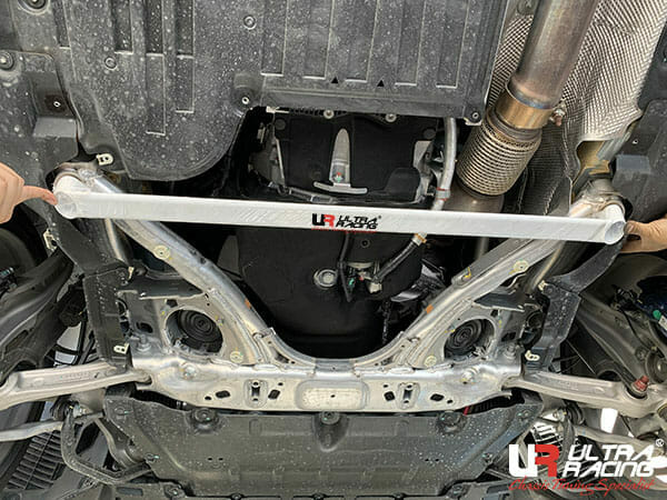 Ultra Racing 2-Point Front Lower Tiebar for BMW 7 G11/G30