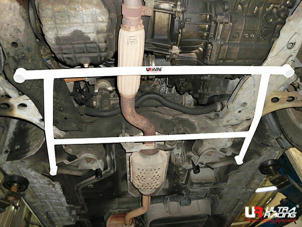 Ultra Racing 4-Point Front Lower Brace for Hyundai Trajet 2.0