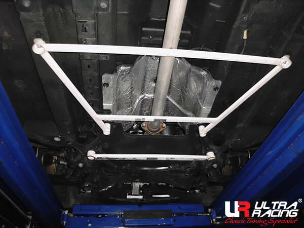 Ultra Racing Kia Sportage (QL) 1.7D/2.0D 2WD 17-22 UltraRacing 4-Point Mid Lower Brace (3629) URKR-ML4-3629
