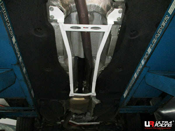 Ultra Racing Volkswagen Passat B8 (TYP 3G) 2.0 TSI 4WD Wagon 15+ UltraRacing 4-Point Mid Lower Brace (3997) URTW-ML4-3997