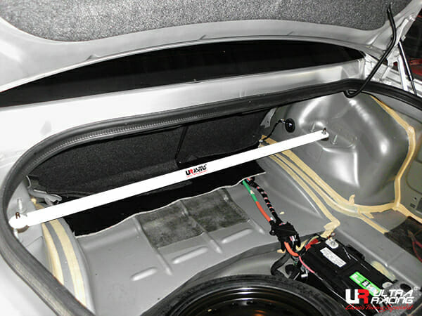 Ultra Racing 2-Point Rear Upper Strutbar for Dodge Charger/Challenger