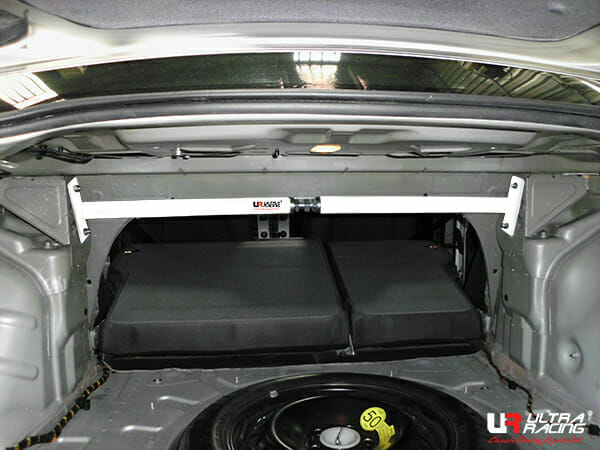 Ultra Racing Rear Strut Bar for Volvo S40 2.4 07-12 Facelift