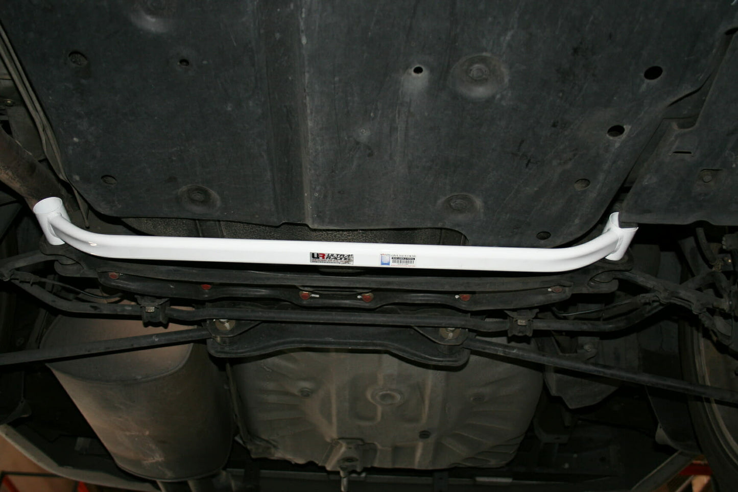 Ultra Racing Acura RL (KA-9) 3.5 96-04/Honda Legend 3.2 95-04 2WD UltraRacing 2P Rear Lower Bar (2363) URUS-RL2-2363
