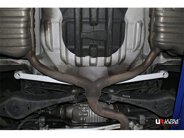 Ultra Racing Volkswagen Passat Cc R36 3.6 4WD 08-17 UltraRacing 2-Point Rear Lower Bar (3250) URKR-RL2-3250