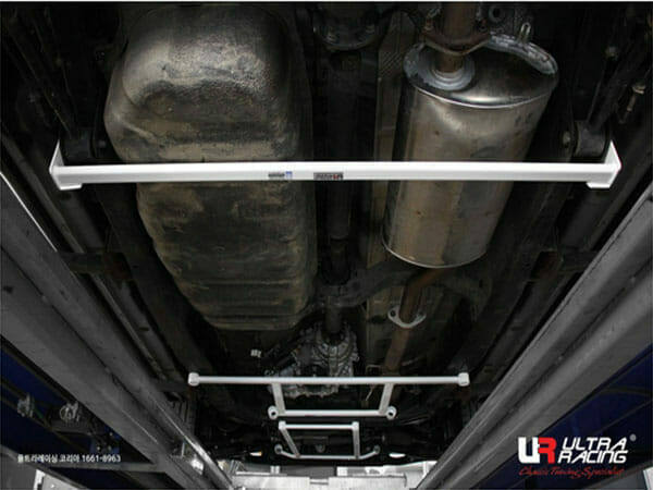 Ultra Racing Ssangyong Rexton Sports (Q200) 2.2D 2WD/4WD PICK-UP 18+ UltraRacing 2-Point Rear Lower Bar (4132) URKR-RL2-4132