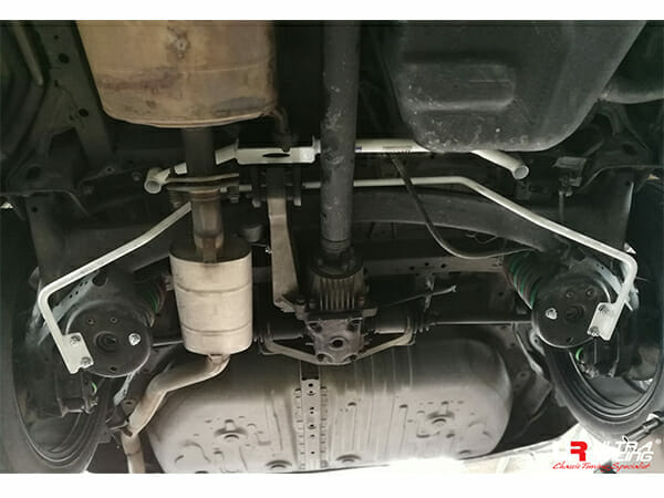 Ultra Racing Toyota Estima (XR50) 2.4 4WD 06+ UltraRacing 4-Point Rear Lower Bar (1788) UR-RL4-1788