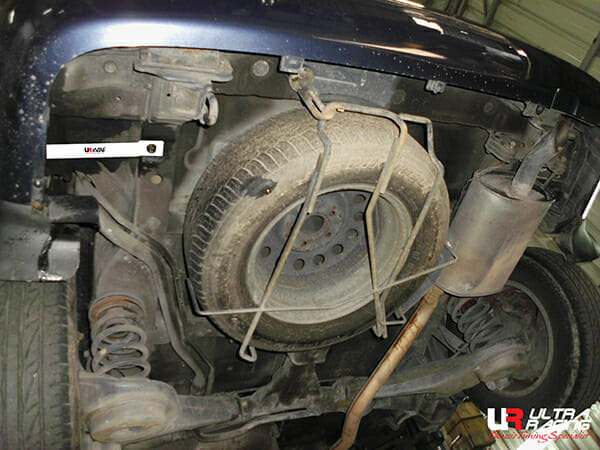 Ultra Racing Hyundai Trajet 2.0 2WD 99-08 UltraRacing 4-Point Rear Lower Bar (3189P) UR-RS4-3189P