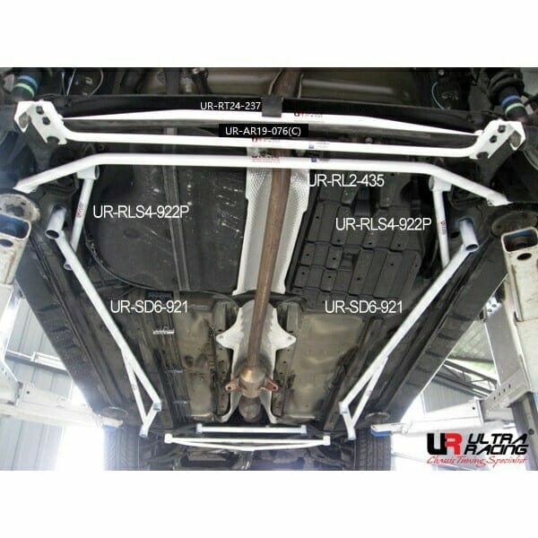 Ultra Racing Toyota Wish (AE10) 1.8 2WD 03-09/Wish (AE20) 1.8 09-17 UltraRacing 4-Point Rear Lower Bar (922P) UR-RS4-922P