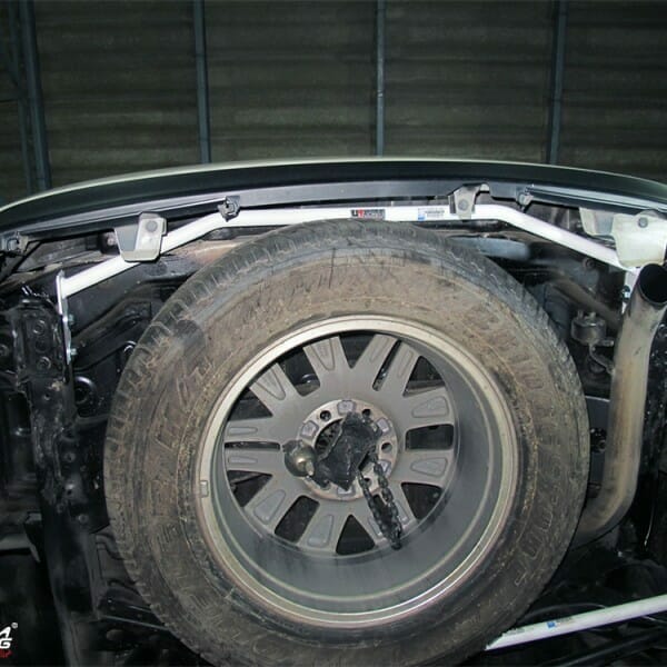 Ultra Racing Toyota Fortuner (AN150) 2.4D/2.7/2.8D 15+/Innova 2.0 15+ 2WD/4WD UltraRacing 2-Point Rear Torsion Bar (3366) URTH-RT2-3366