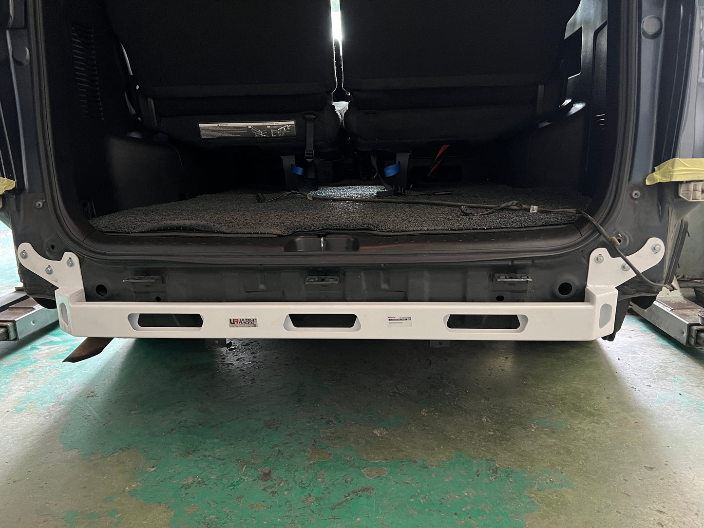 Ultra Racing NISSAN SERENA Ultra Racing Rear Anti-Collision Brace UR-CR2-4492