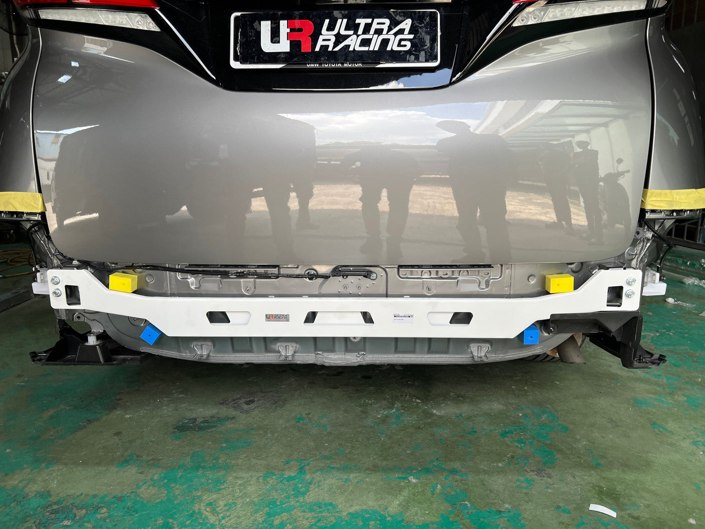 Ultra Racing TOYOTA VELLFIRE Ultra Racing Rear Anti-Collision Brace UR-CR2-4602