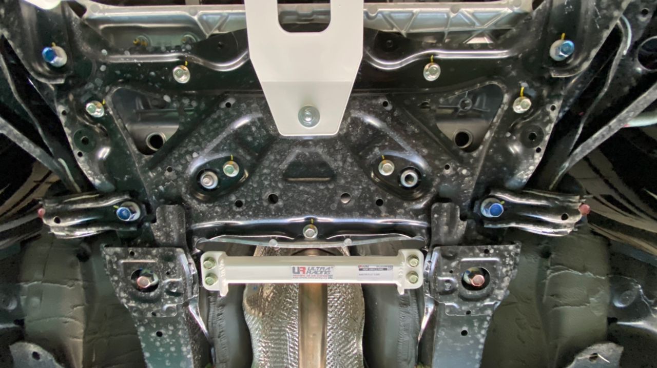 Ultra Racing HONDA CIVIC Ultra Racing Front Lower Brace UR-LA2-4269