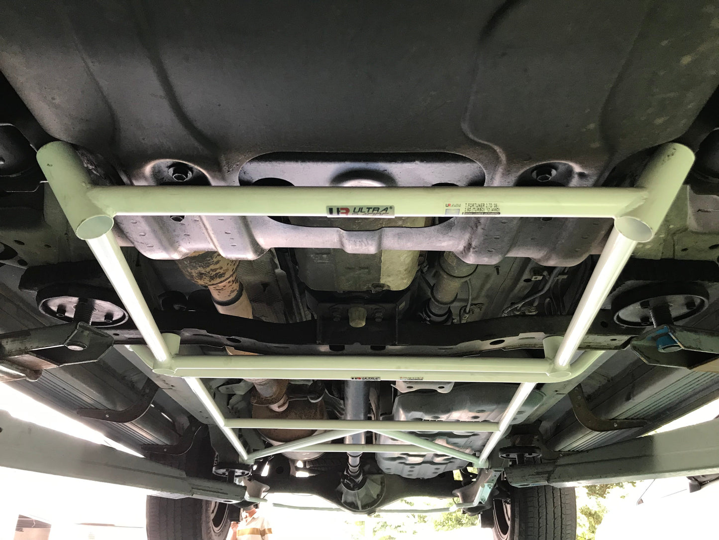 Ultra Racing Toyota Fortuner 2.7D 2005 Ultra-R 4P Front Lower Brace UR-LA4-1100