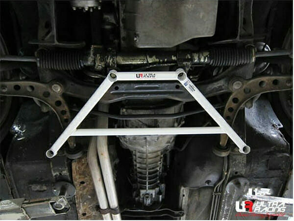 Ultra Racing 4-Point Front Lower Brace BMW 3-Series E30