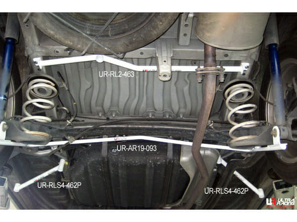 Ultra Racing Toyota Alphard (AH10) 2.4 2WD 02-08 UltraRacing 3-Point Rear Lower Bar (463) UR-RL3-463