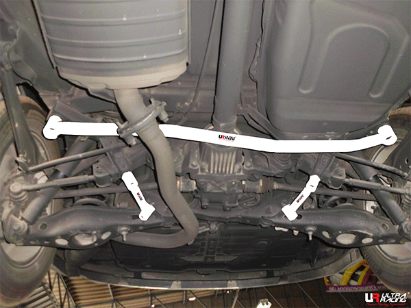 Ultra Racing Toyota Vanguard (XA30) 2.0 2WD 05-12 UltraRacing 2-Point Rear Lower Bar (3529) URTH-RL2-3529