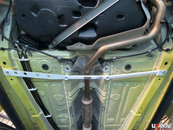 Ultra Racing Suzuki Swift Sport (A2L414) 1.4 2WD 17+ UltraRacing 4-Point Mid Lower Brace (4011) URTW-ML4-4011