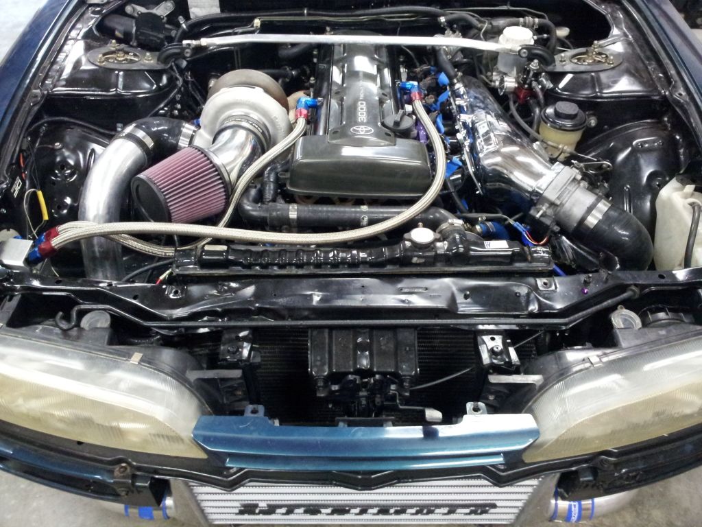 Mishimoto Universal Intercooler R-Line 33" – High-Boost Performance
