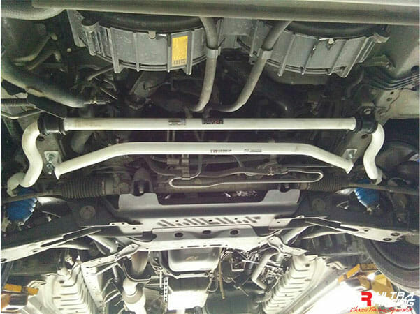 Ultra Racing Front Sway Bar 32mm for Toyota Commuter/Hiace