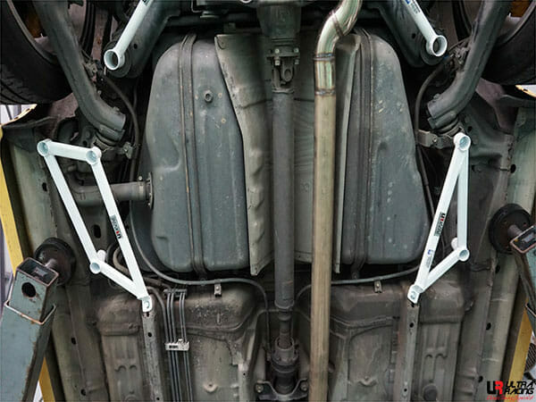 Ultra Racing Toyota Caldina (T240) 2.0T GT4 4WD 02-07 UltraRacing 7-Point Rear Lower Bar (433P) UR-RS7-433P