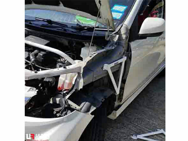 Ultra Racing 3-Point Fender Brackets for Toyota Avanza F650 1.5 2WD