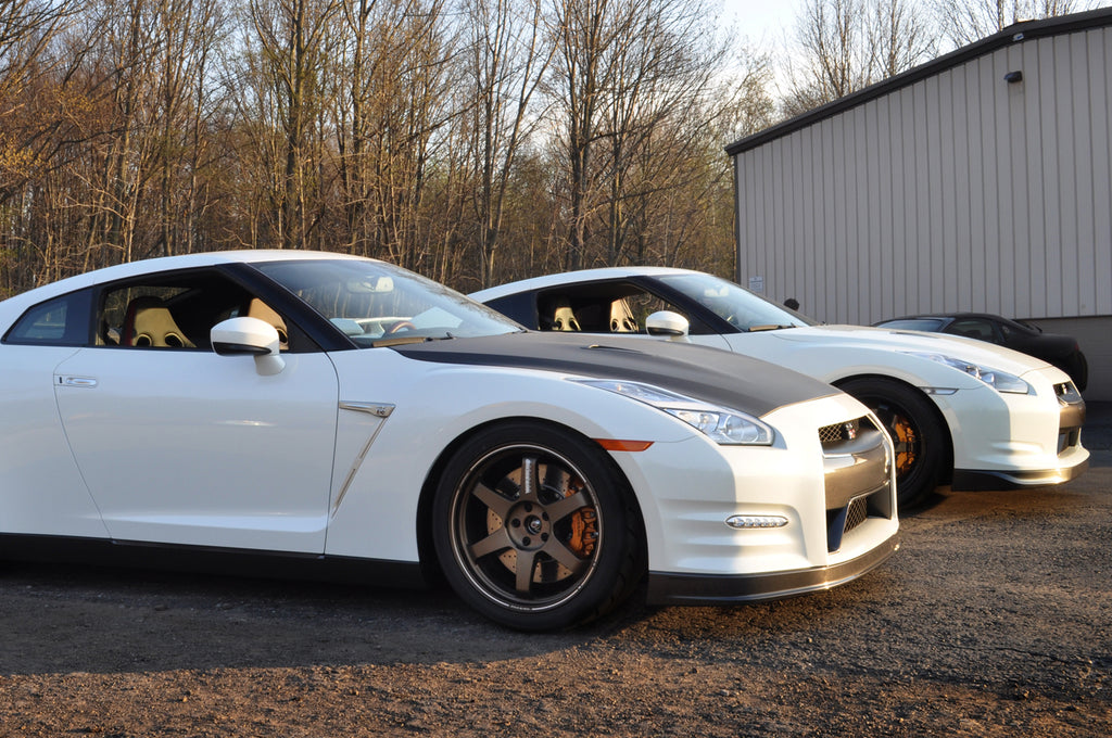 OEM-STYLE DRY CARBON BONNET FOR 2009-2016 NISSAN GT-R*