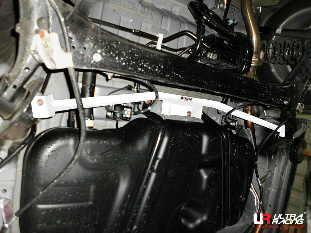 Ultra Racing Honda BR-V (DG1) 1.5 2WD 16-21 UltraRacing 3-Point Rear Lower Bar (3772) UR-RL3-3772