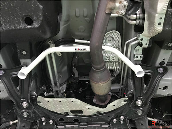 Ultra Racing Toyota Alphard AH30 Ultra Racing Mid Lower Brace URTH-ML2-3288