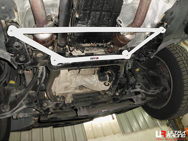 Ultra Racing 4-Point Front Lower Brace for Mercedes GL 450 X164