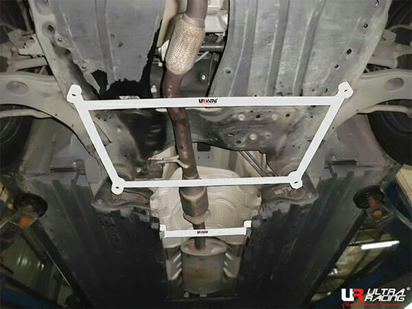Ultra Racing 4-Point Front Lower Brace for Suzuki Kizashi