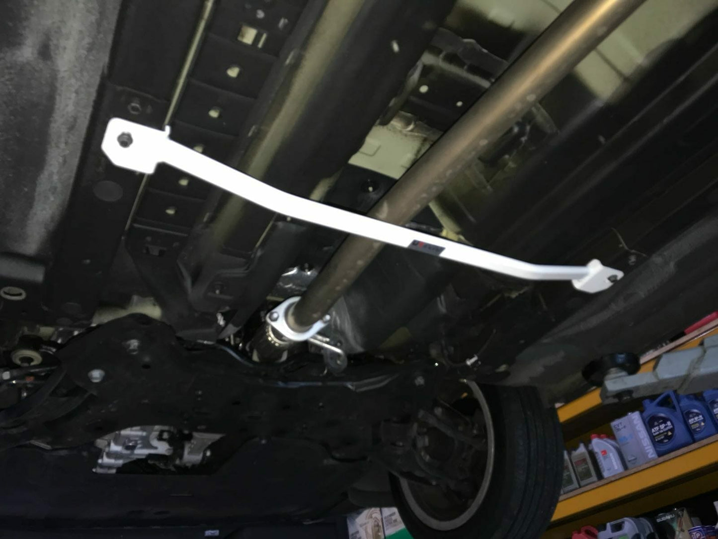 Ultra Racing Kia Carens (RP) 1.7D 2WD 13+ UltraRacing 2-Point Mid Lower Brace (3902) UR-ML2-3902