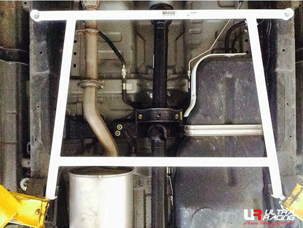 Ultra Racing Isuzu MU-X (RF10) 2.5 2WD 13-21 UltraRacing 4-Point Rear Lower Bar (3150) URTH-RL4-3150