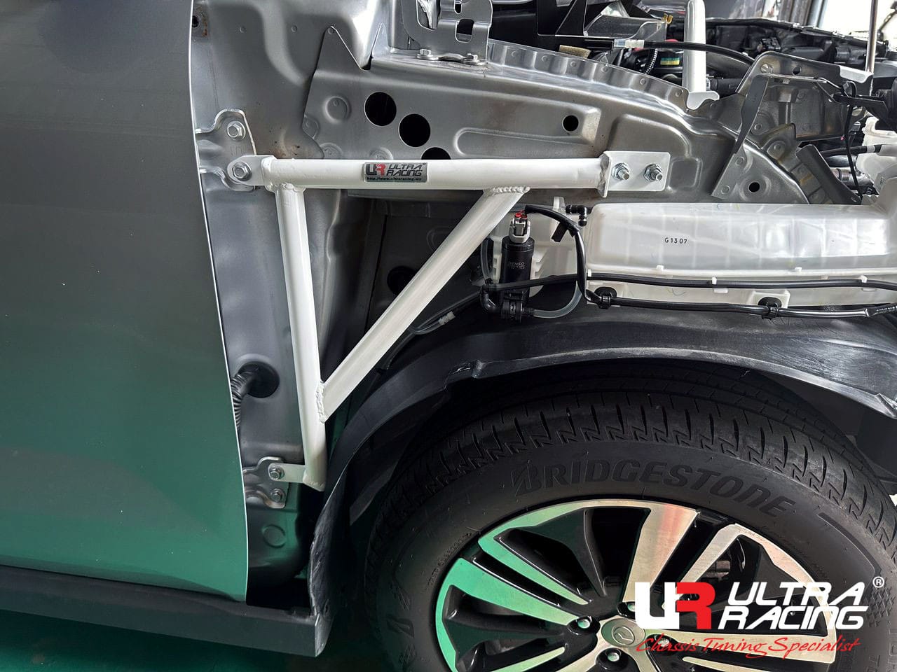 Ultra Racing PERODUA ATIVA Ultra Racing Front Fender Bars UR-FD3-4566P