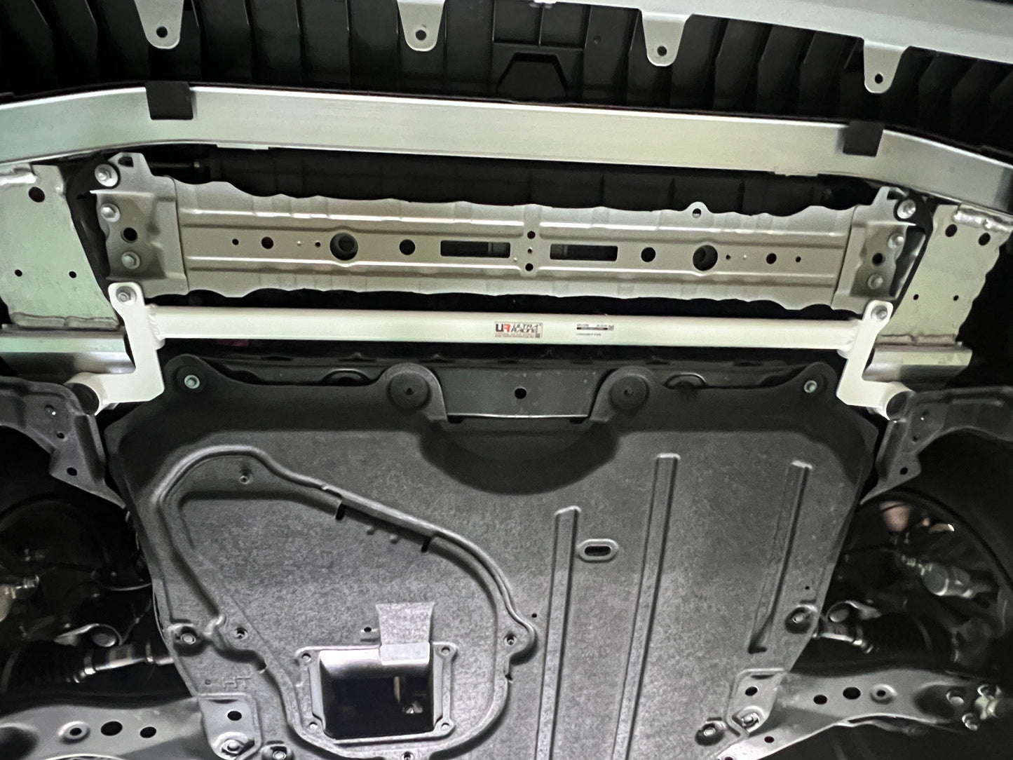 Ultra Racing TOYOTA ALPHARD Ultra Racing Front Lower Brace UR-LA2-4611