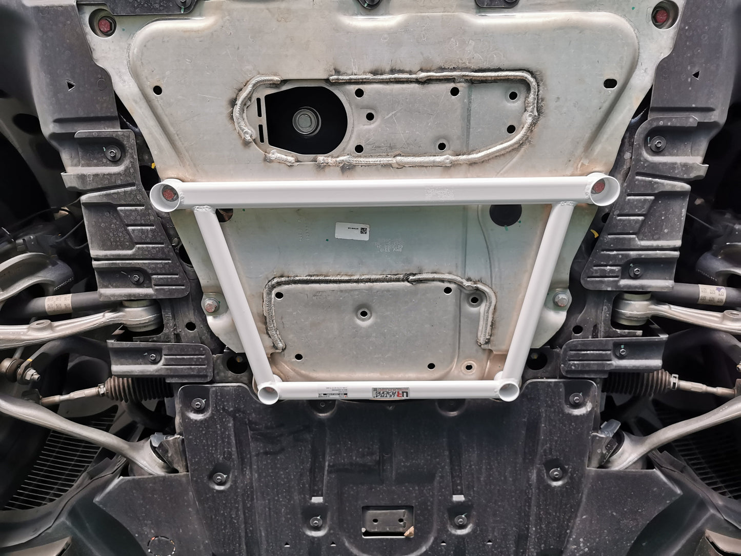 Ultra Racing BMW X5 G05 19+ 4P Front Lower Brace 4259 UR-LA4-4259