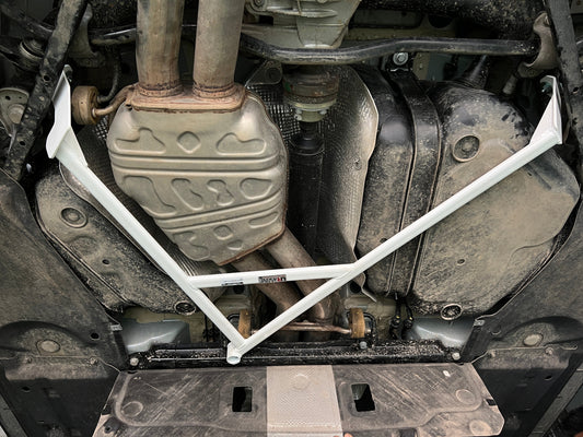 Ultra Racing Rear Lower Brace for Porsche Cayenne | UR-RL3-4368