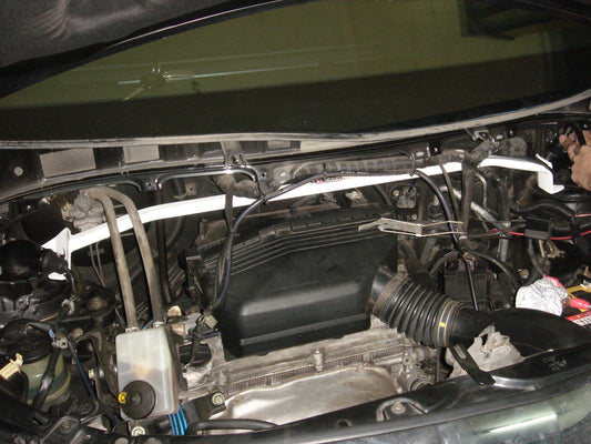 Ultra Racing Front Upper Strut Bar for Toyota Alphard 02+