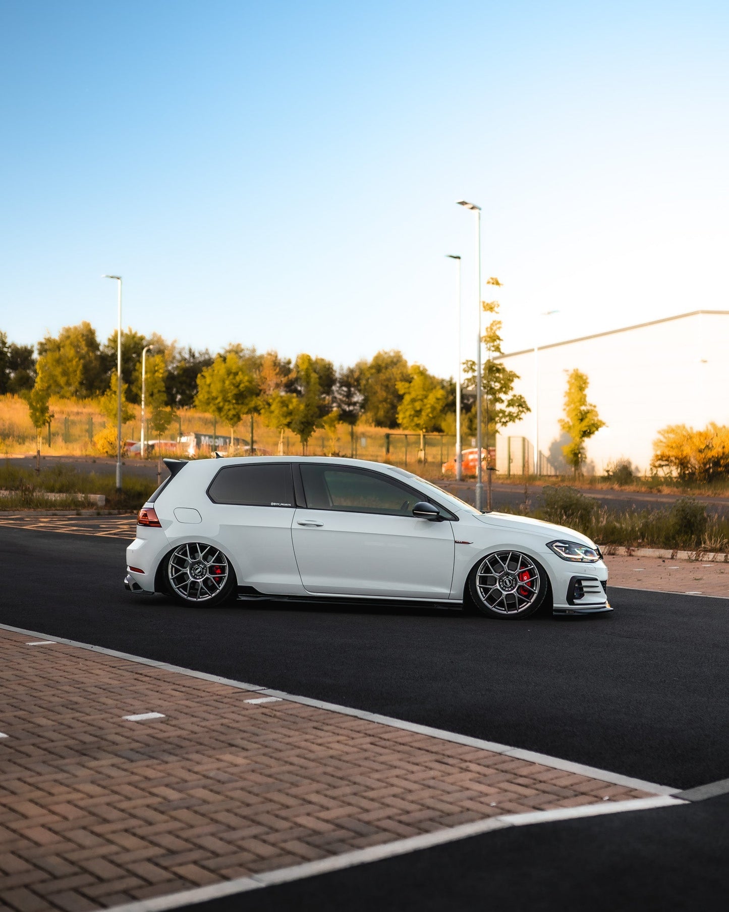 ZAERO EVO-1 Gloss Black Side Skirts for VW Golf Mk7 | Volkswagen Golf