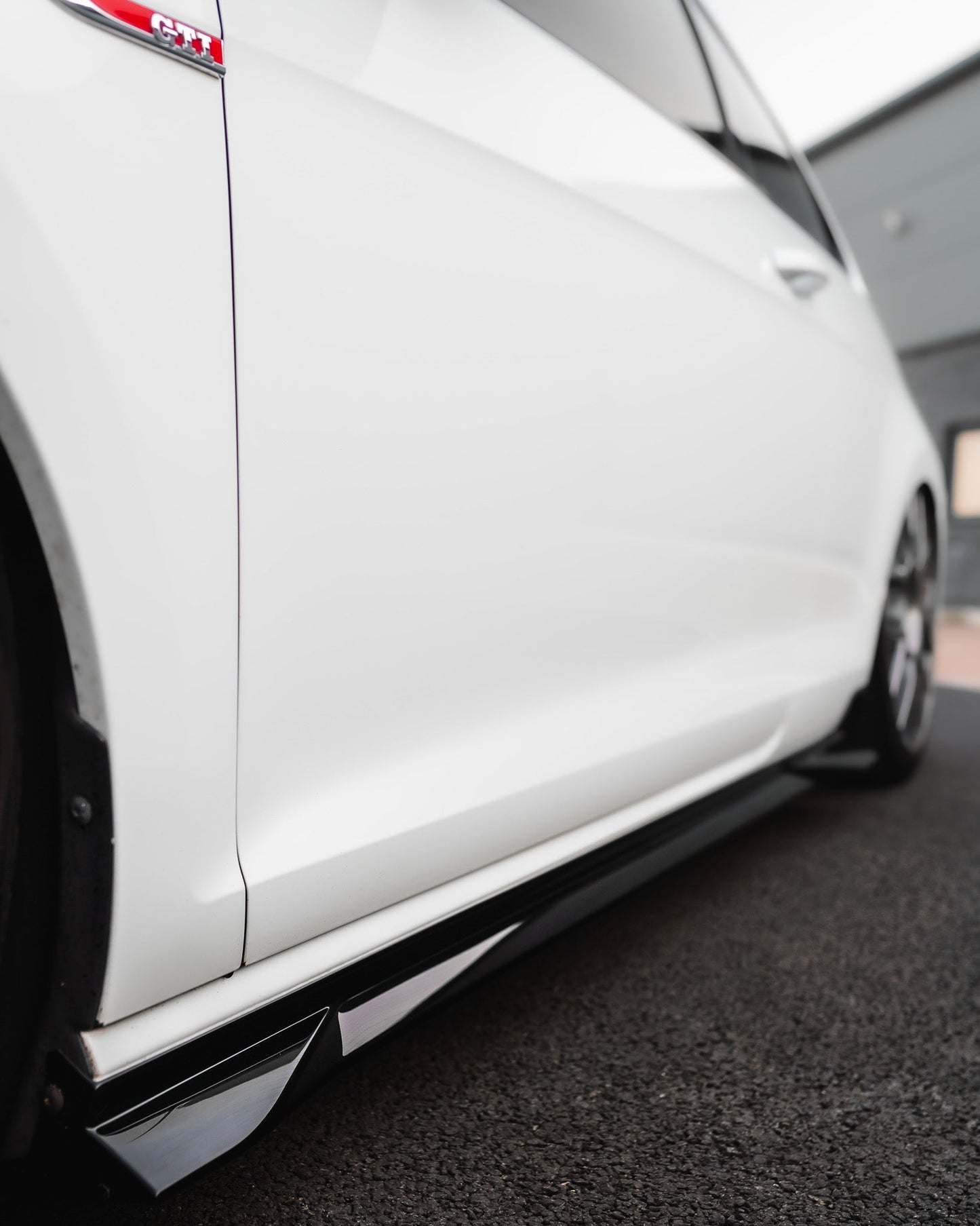 ZAERO EVO-1 Gloss Black Side Skirts for VW Golf Mk7 | Volkswagen Golf