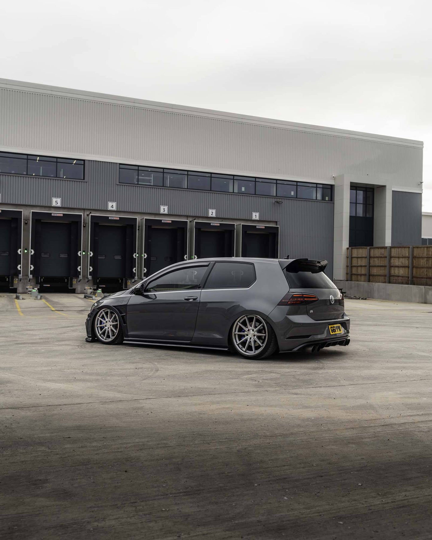 ZAERO EVO-1 Gloss Black Rear Diffuser for VW Golf R Mk7.5