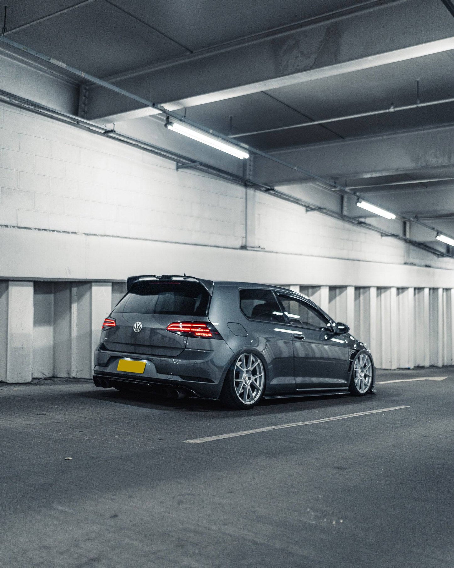 ZAERO EVO-1 Gloss Black Rear Diffuser for VW Golf R Mk7.5