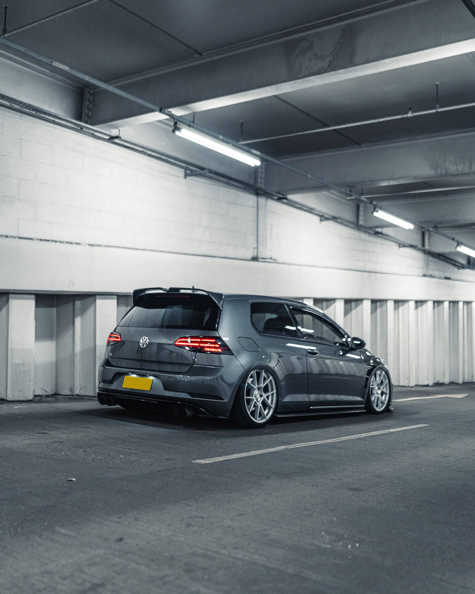 ZAERO EVO-1 Gloss Black Rear Diffuser for VW Golf R Mk7.5