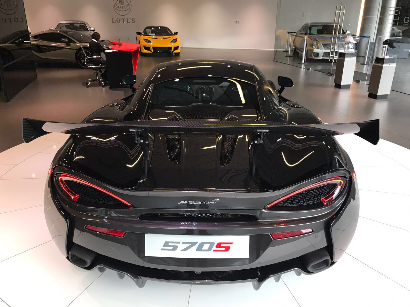 VR Aero Carbon Fiber Rear Spoiler 67 Inch McLaren 570S 570GT 570S